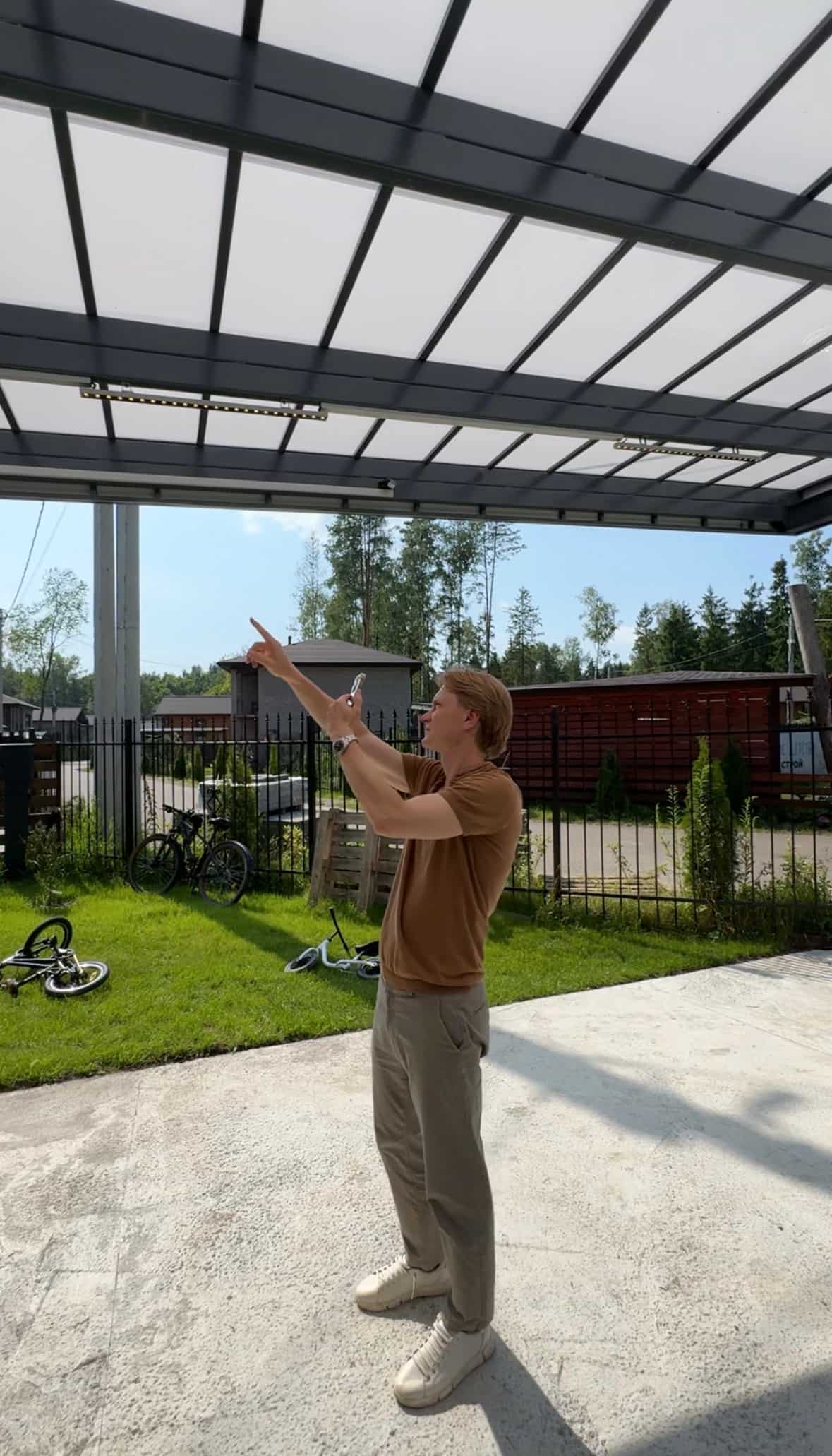 Проверка готового навеса перед сдачей объекта